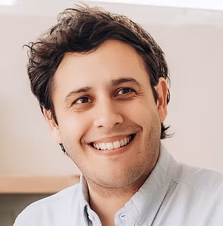 Rennie Haylock, Founder & CEO, Huntr Rennie Haylock, Founder & CEO, Huntr